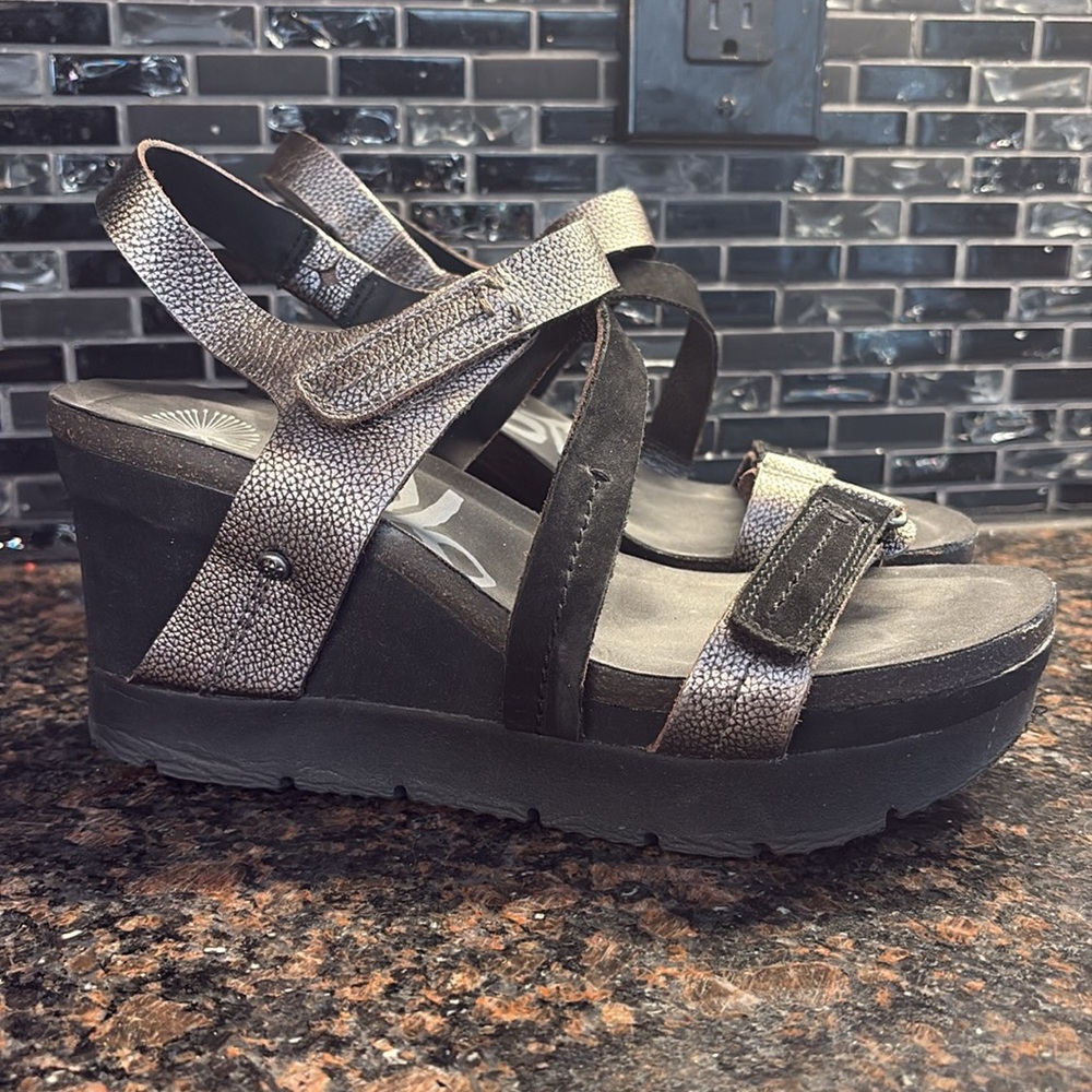 OTBT Wavey metallic wedge Platform Sandals leather size 8.5